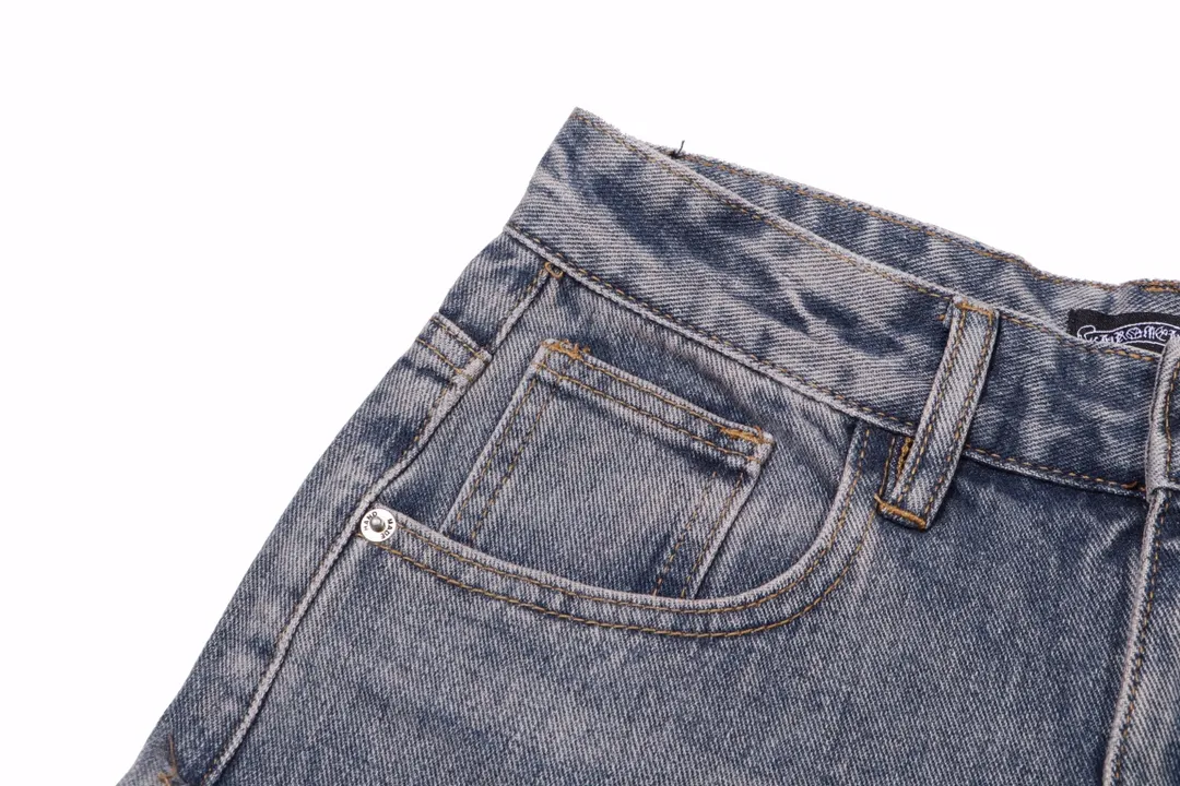 P250 style number: H433 Chrome Hearts CH Chrome Hearts heavy industry damaged ripped high street jeans exude uninhibited personality and unique charm. Every wear and tear is carefully designed to present a unique artistic feel. Made of imported denim fabric, which has undergone heavy industrial washing and destruction treatment, the trousers show a super cool effect on the upper body, allowing you to dominate the fashion stage.  This is more than just a pair of jeans, it is an expression of attitude. With its unique design concept and ultimate pursuit of details, Croxin breaks traditional boundaries and defines the jeans trend in the new era. The trousers are made of double-layer woven fabric and matched with customized hardware, showing an incomparably beautiful and unique style, making every wearer the focus of fashion. Imported denim fabric, super heavy-duty washed and damaged, the upper body is super cool! Customized hardware, incomparably good-looking model. The production process is difficult. It has a high-street feel. Color: blue Size: S M L XL XXL